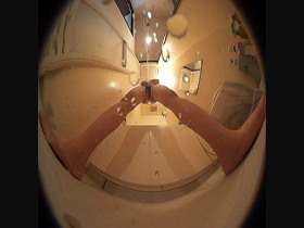 ショートカットの放尿娘　サンプル画像04